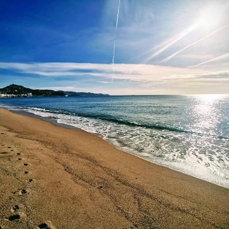 Seafront Apartment In Blanes Bagian luar foto