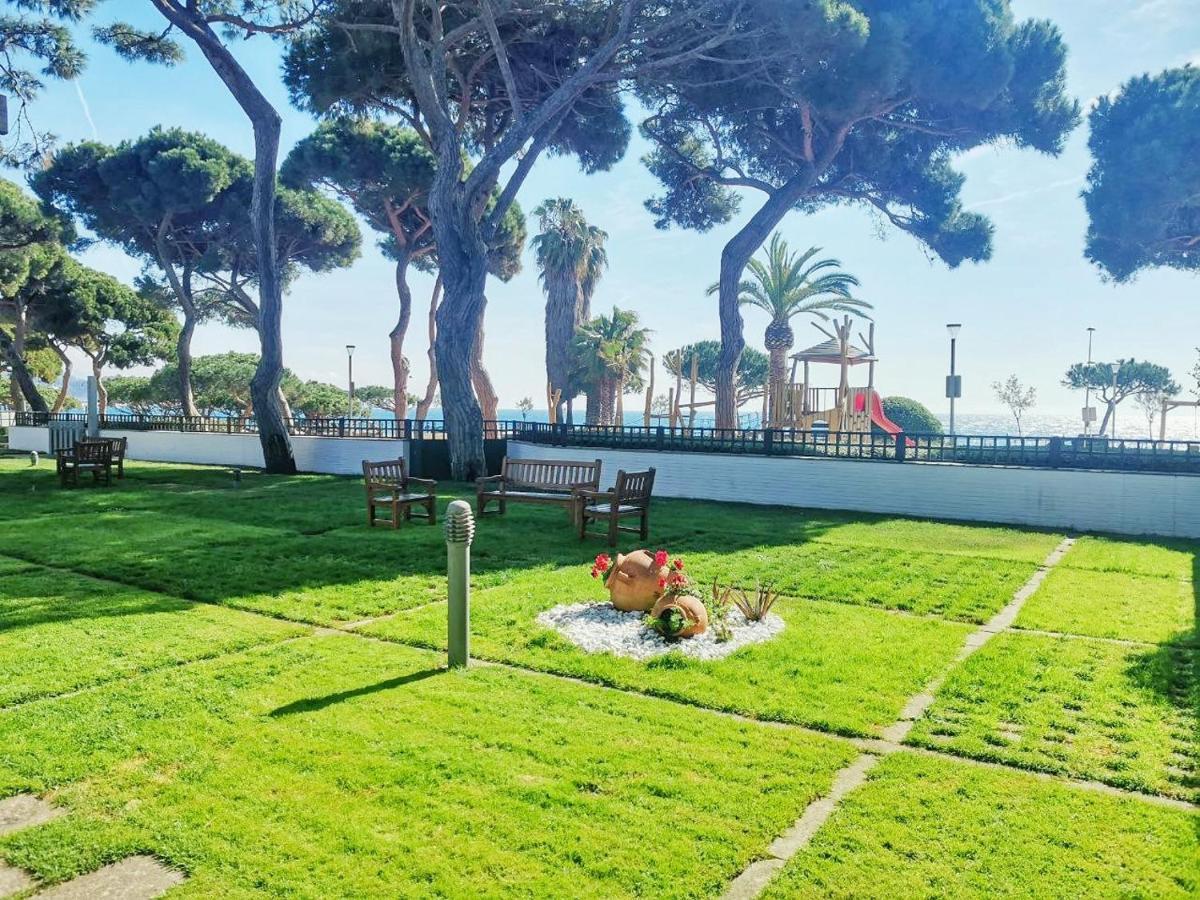Seafront Apartment In Blanes Bagian luar foto