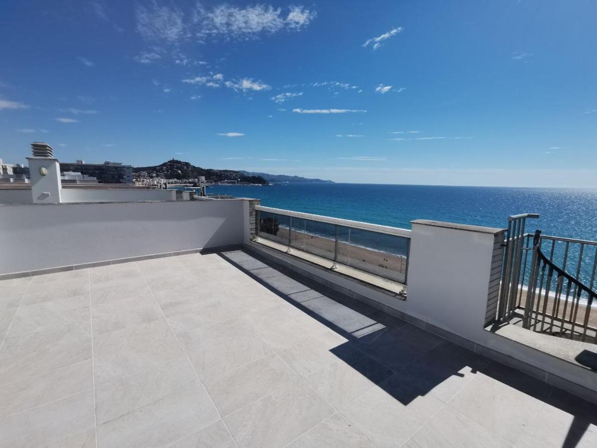 Seafront Apartment In Blanes Bagian luar foto