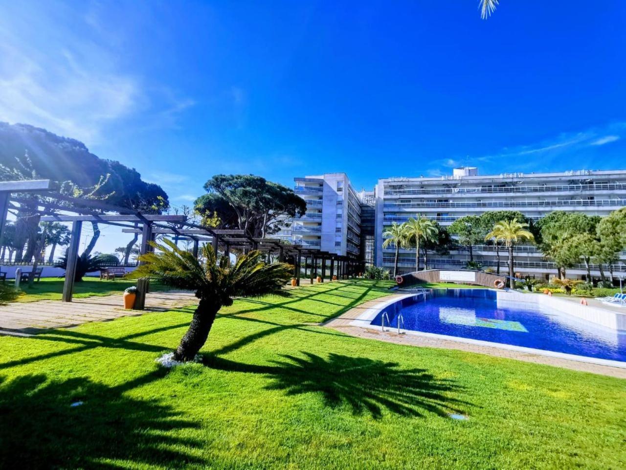 Seafront Apartment In Blanes Bagian luar foto